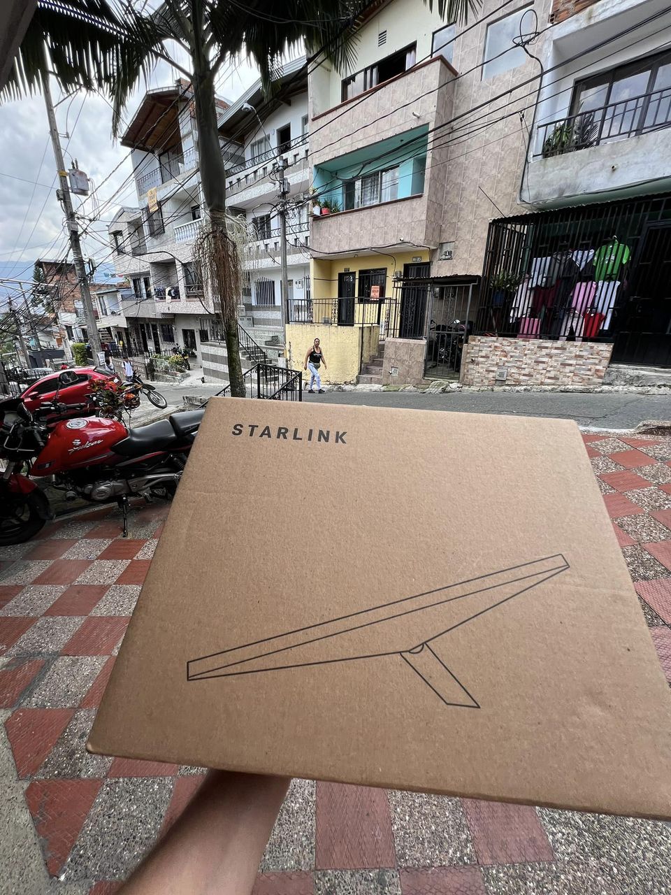 Unboxing Starlink Mini